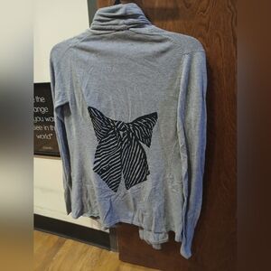 NWOT/ ROMEO + JULIET COUTURE grey bow cardigan